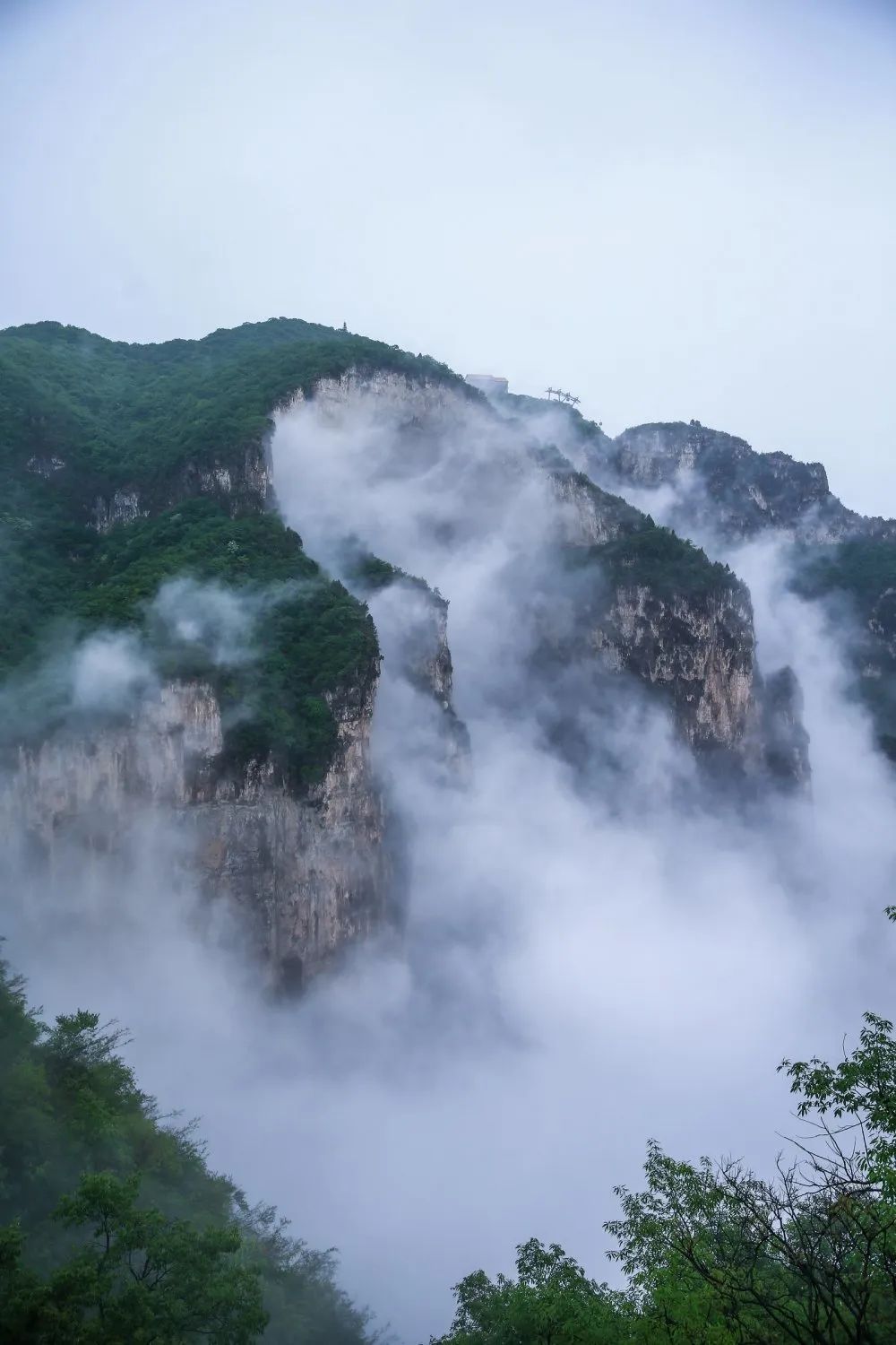 A big wave of sea of clouds is coming soon! Yuntaishan is full of fairy spirit!