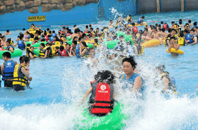 Water, water, water! Come to Yuntaishan’s Water Carnival in summer!